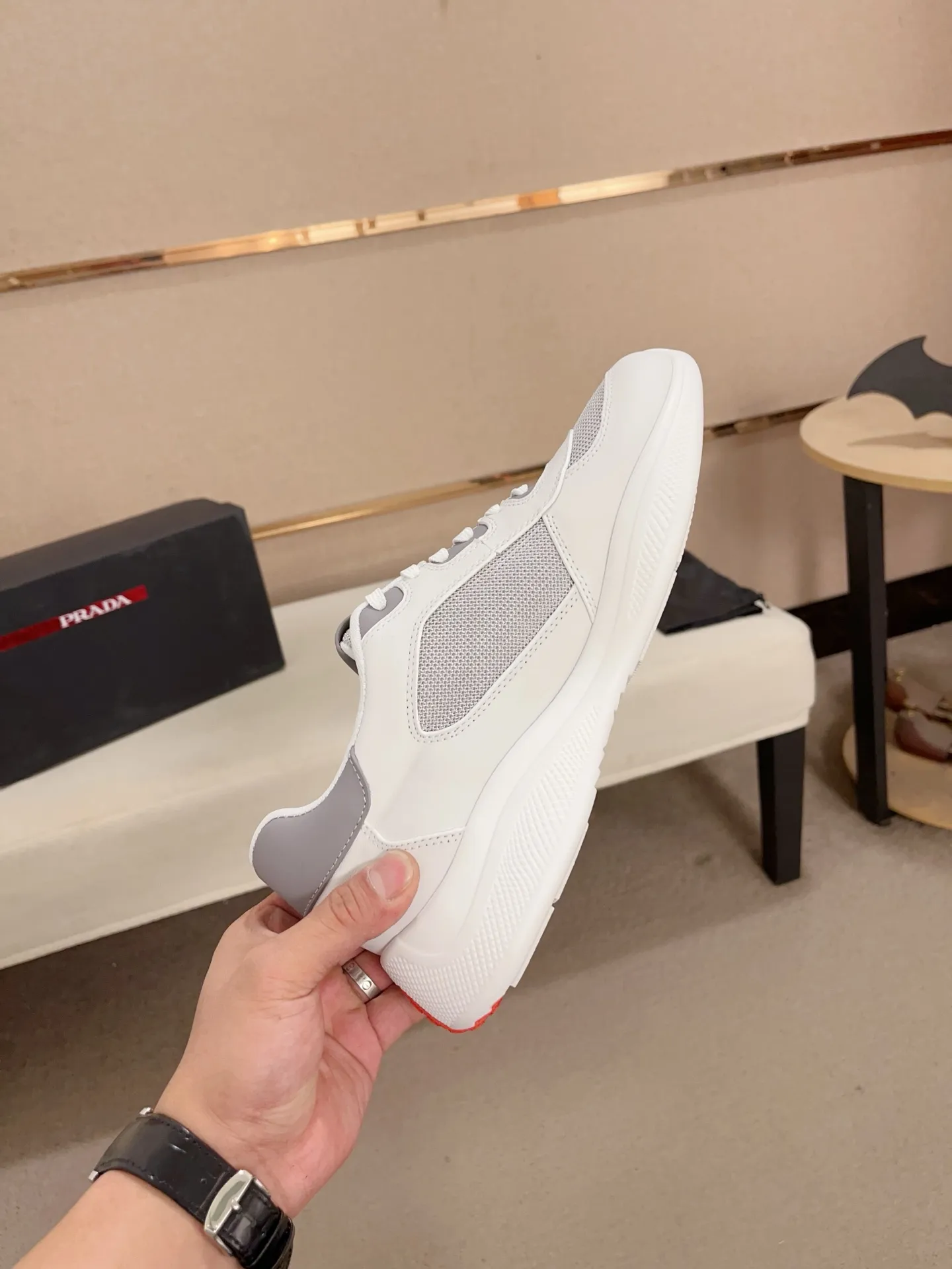 Men's shoes 💰 720💰 ✔️✔️✔️Top high version. High-quality new PRADA (Prada) counters are launched at the same time. The new men's shoes and 😘 fabrics are made of high-tech glue-making technology. Lining: Full cowhide lining. 👍🏿High-end☄️Open-molded non-slip rubber outsole, exquisite lines, simple and elegant, comfortable and high-end for leisure travel. Code number: 39 to 44 (can be customized 45-46-47, non-returnable)